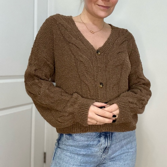 Cable Knit Design V-neck Cardigan - Picture 3 of 8